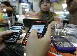 Indonesian blackberry user